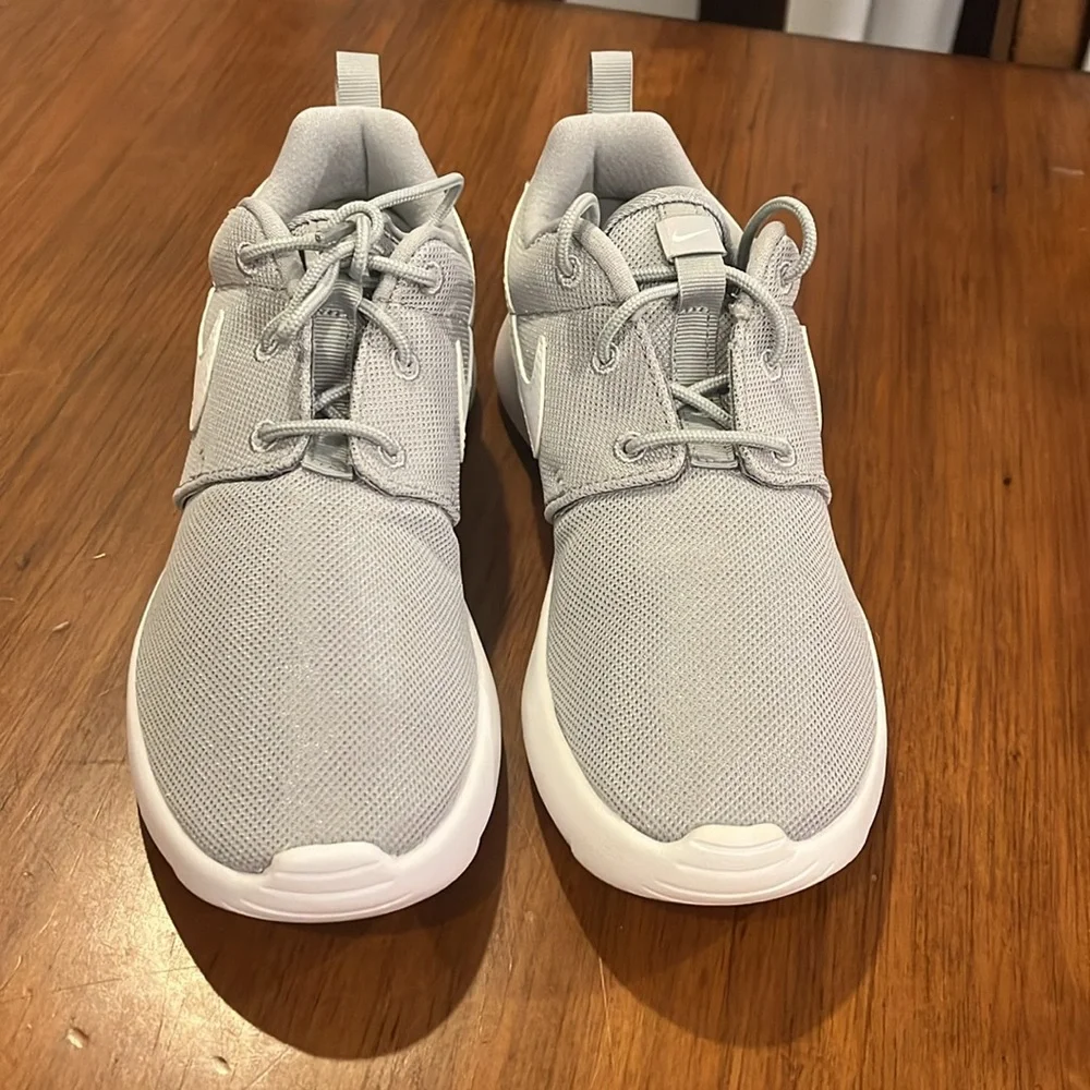 Nike Rosherun Roshe One Shoes Sneakers 749427 033 new Youth Boys Girls Size 2.5Y
